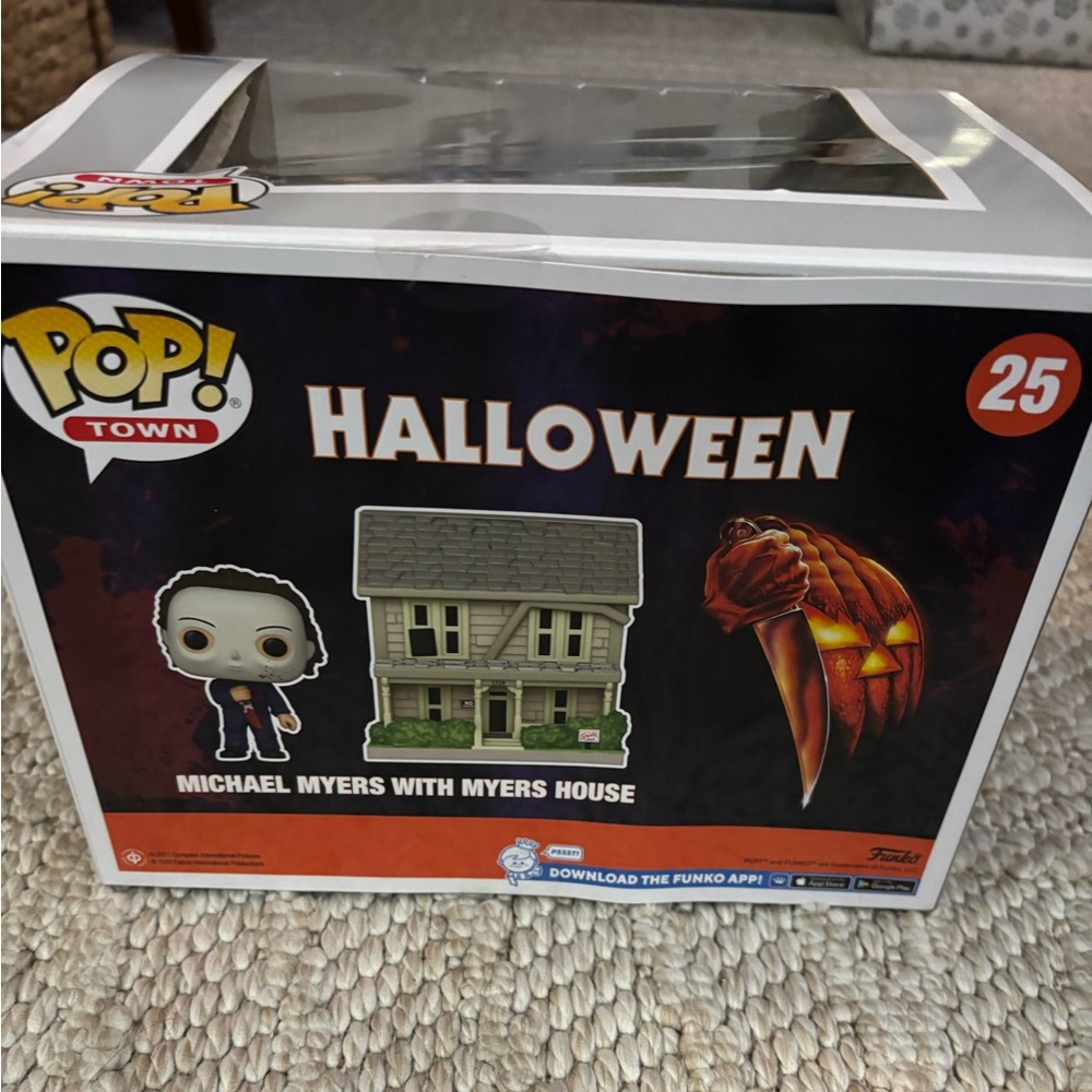 Funko Pop! Town Halloween Figure with House - Picture 3 of 3